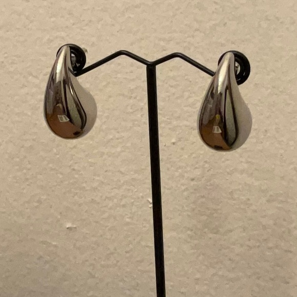 Sterling silver Teardrop Earrings - New . - Picture 3 of 4